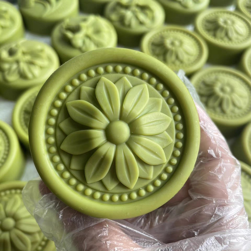 Soap Making Process - قالب صابون كلاسيكي مستدير يمكنك صنعه